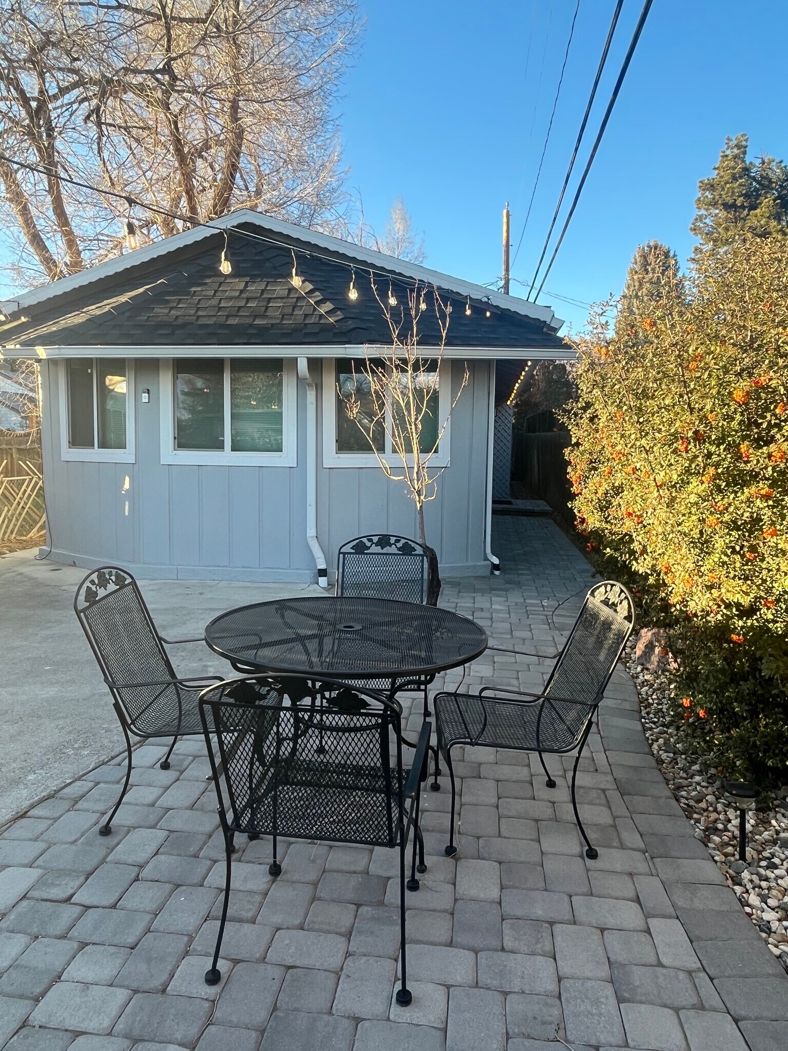 Building Photo - 915 University Ter