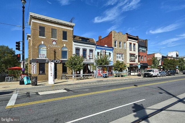 Building Photo - 825 11th St NE