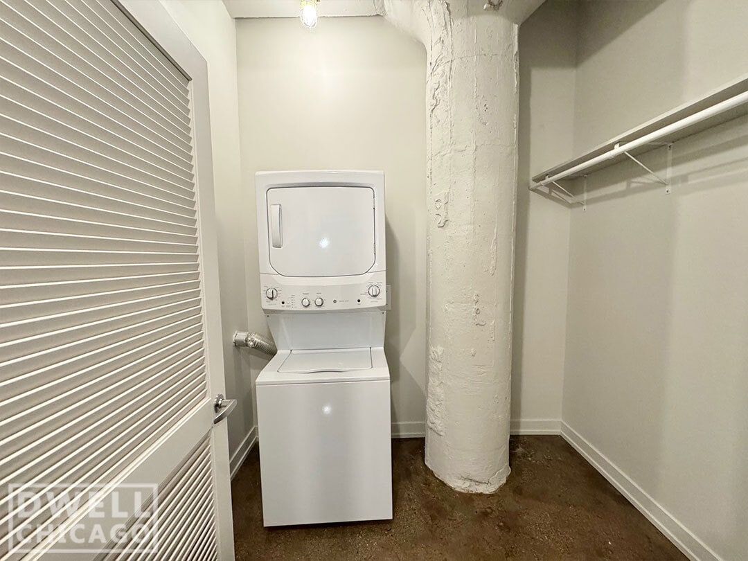 Building Photo - 152 W Huron St