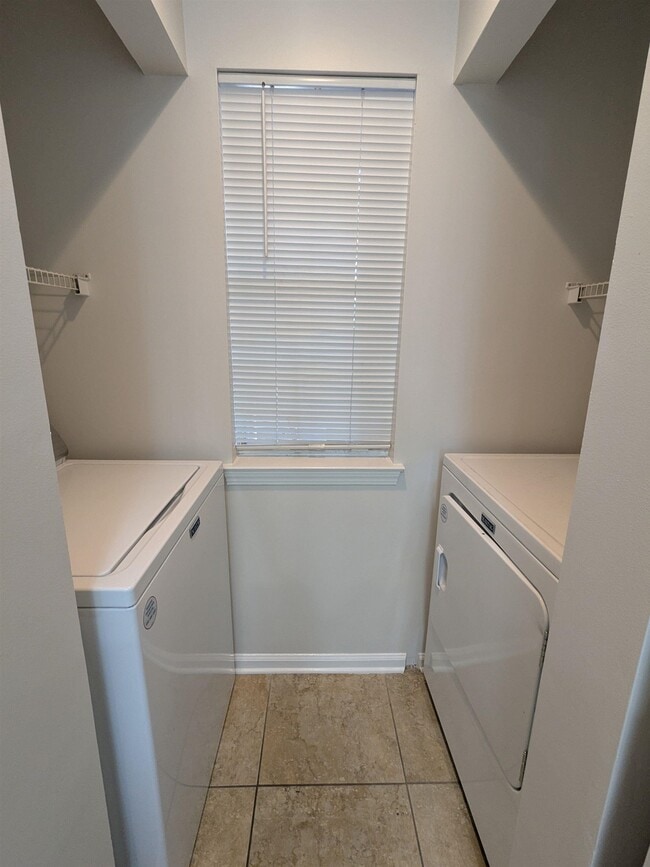 Building Photo - 627 Waterway Village Blvd