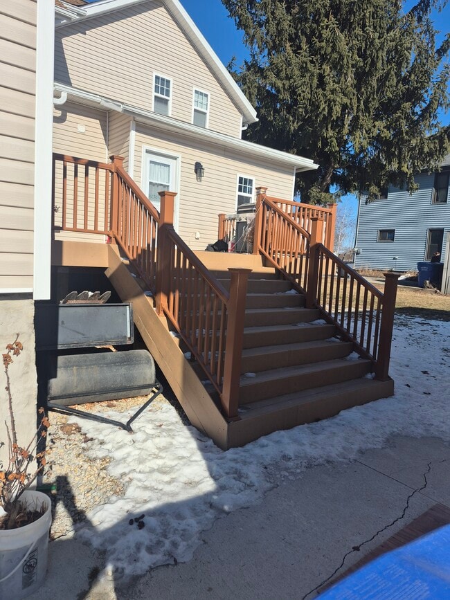 Building Photo - 353 S Ludington St