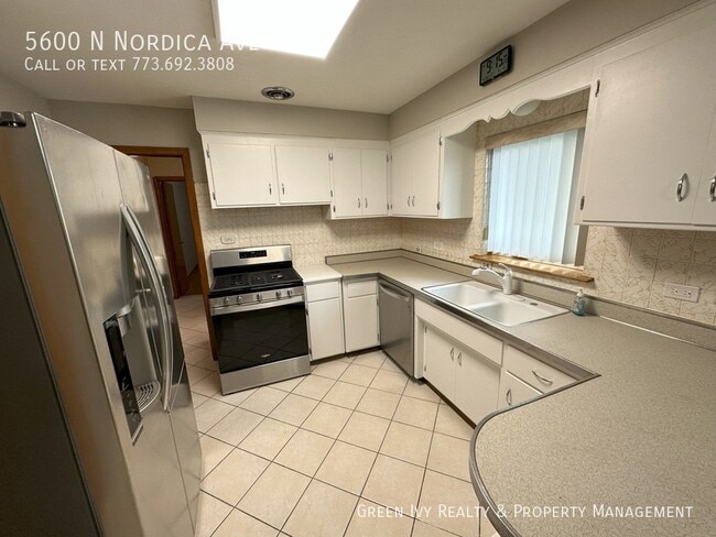Building Photo - Beautiful 3 Bed 1 Bath Single Family Home ...
