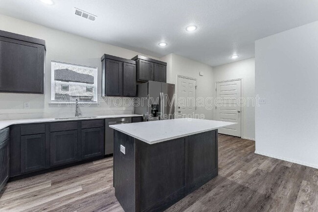 Building Photo - 955 S Benchmark Ln