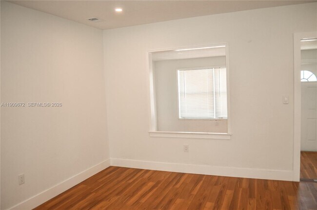 Building Photo - 707 N J St