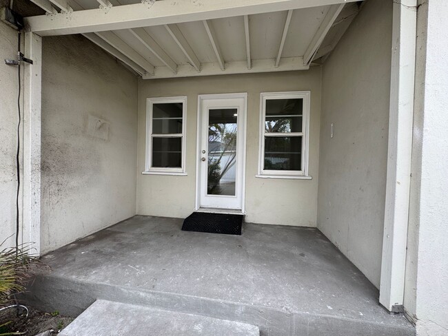 Building Photo - Charming 2 Bedroom Home Near Olivedale Par...