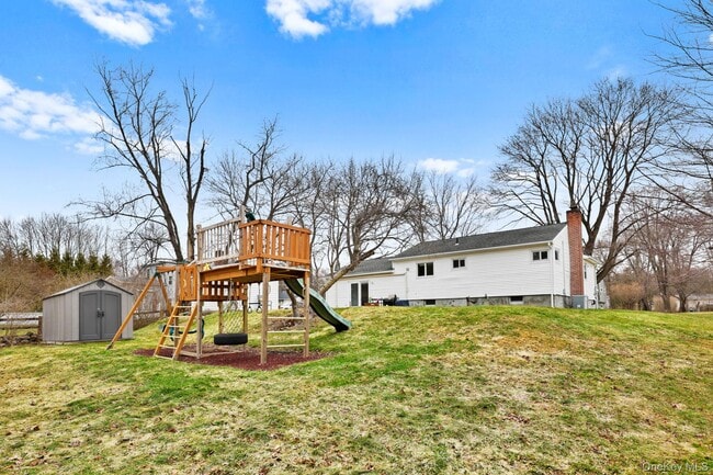 Building Photo - 2881 Meadowcrest Dr