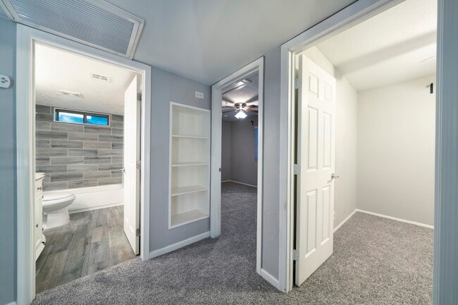 Building Photo - 3728 W Bluefield Ave