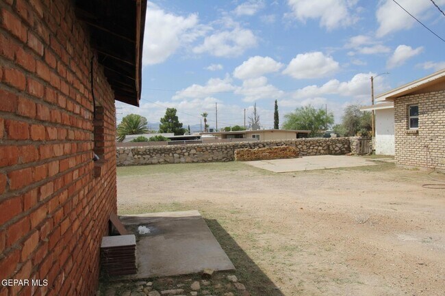 Building Photo - 906 Geronimo Dr
