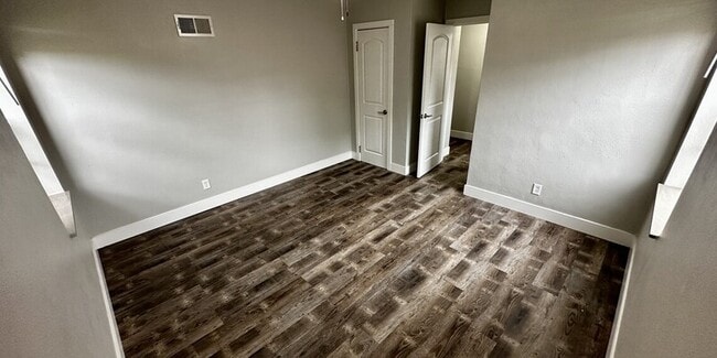 Building Photo - 5836 Sunshine Dr