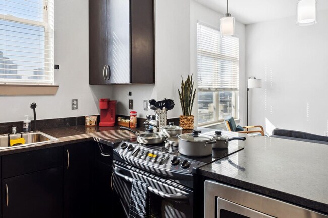 Building Photo - 264 N Walton St