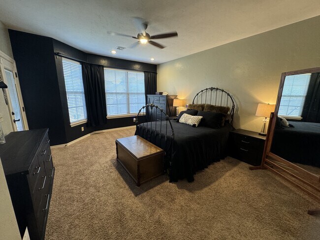 Building Photo - 2001 Mt Vernon Rd