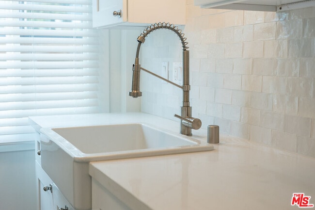 Building Photo - 314 N Venice Blvd