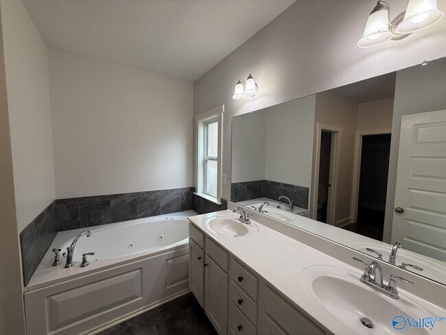 Building Photo - 22 Desert Oak Ct SW