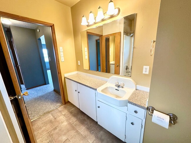 Building Photo - 2 Bedroom 1 Bathroom Home with Acreage in ...