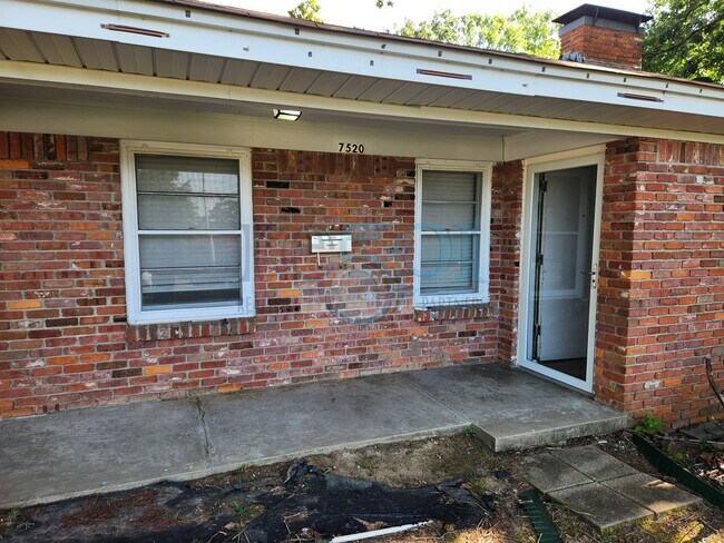Building Photo - *Coming Available In August* Compeltely Remodeled 3 Bedroom 3 Bathroom