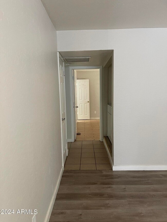 Building Photo - 916 N Pueblo Dr