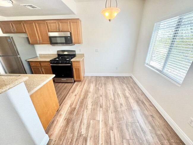 Building Photo - Fully upgraded condo with new flooring, paint, and appliances in Southwest Las Vegas