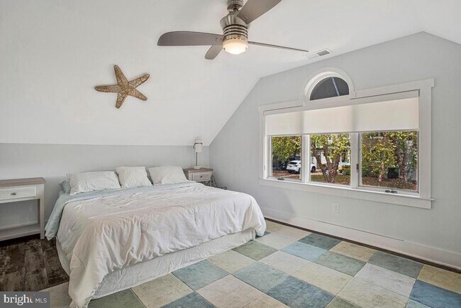 Building Photo - 125 Island View Dr