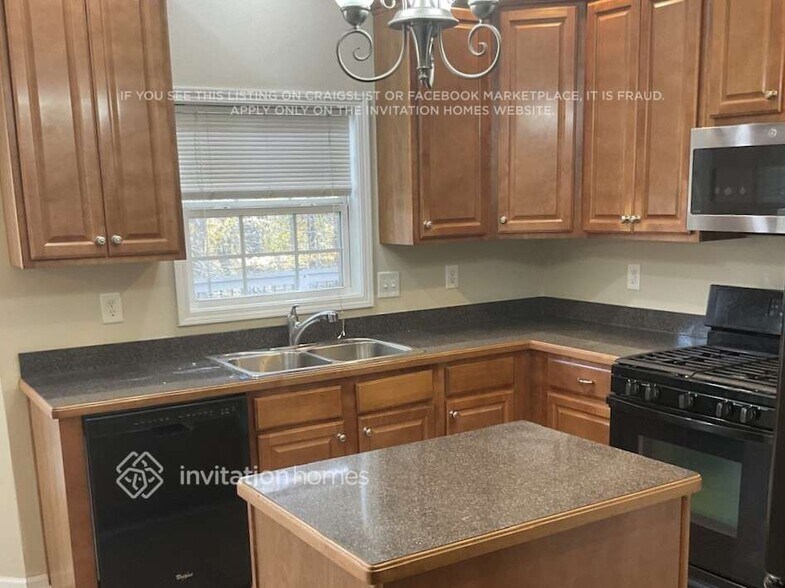 Building Photo - 200 Autumn Creek