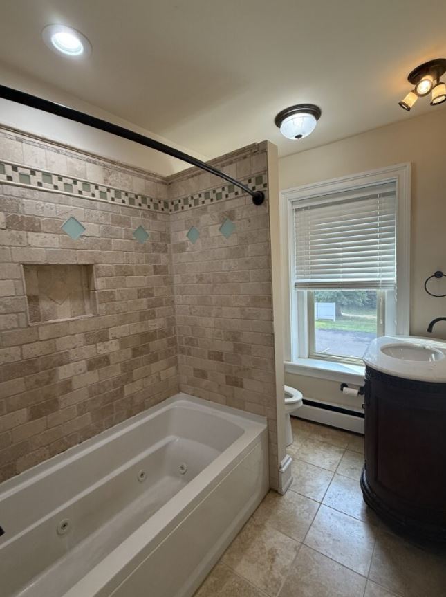 Building Photo - 405 Maple Ave