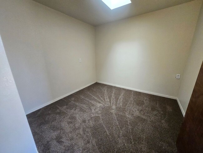 Building Photo - HUD Approved.