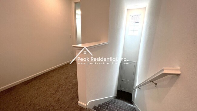 Building Photo - Newer 3bd/2.5ba North Natomas Townhouse with 2 Car Garage!