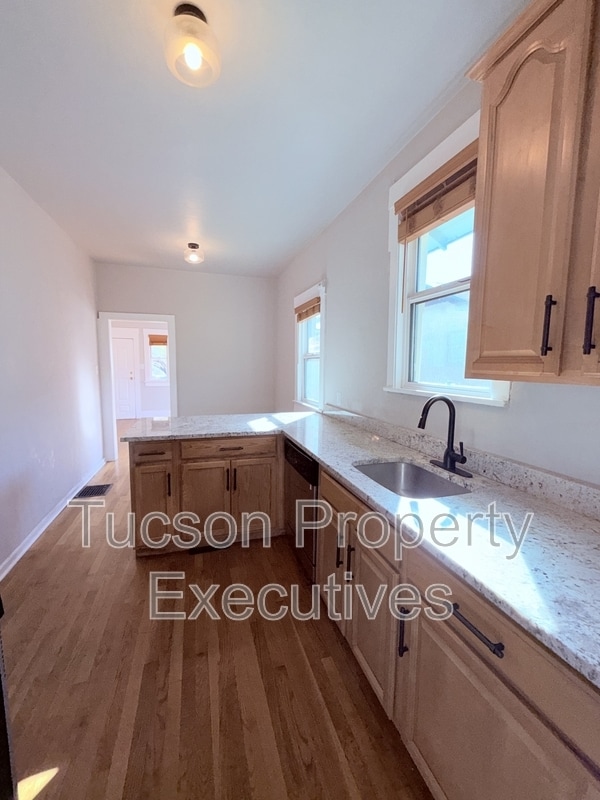 Building Photo - 1245 N 1st Ave