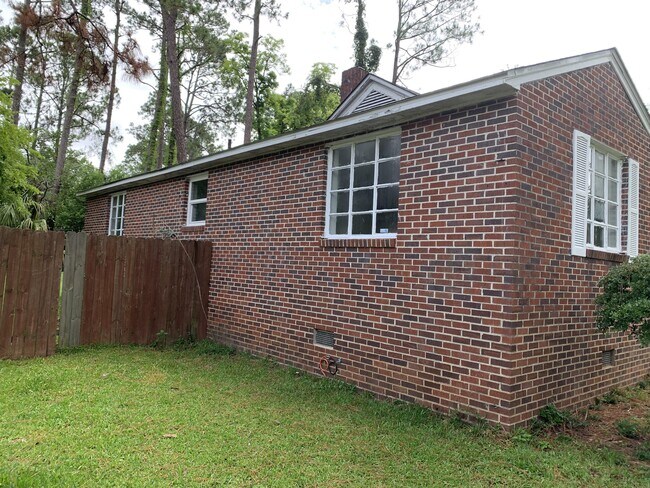 Building Photo - 1133 Mary Ave