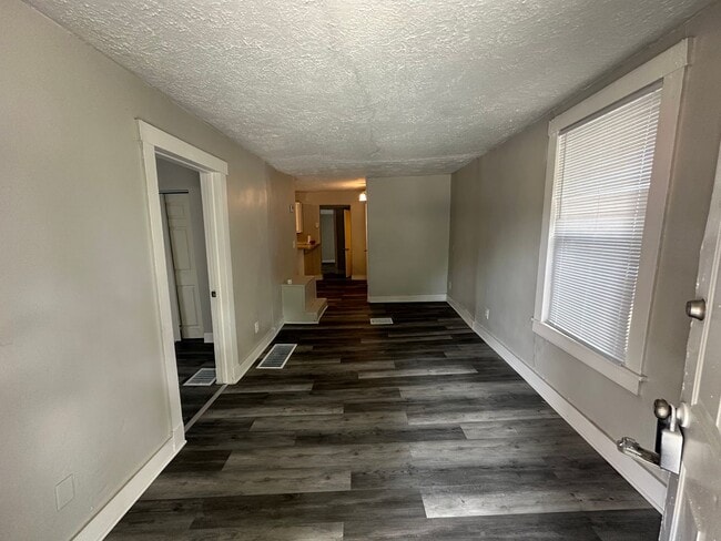 Building Photo - 6262 Simpson Ave