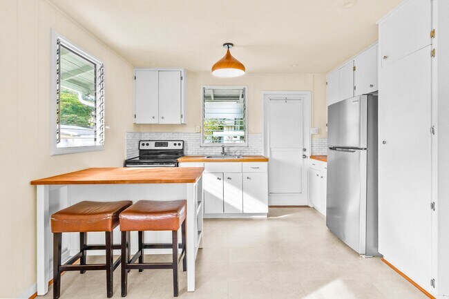 Building Photo - Charming 2/1 Cottage on a Quiet Lane in Ka...