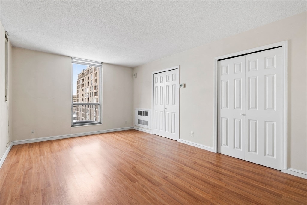 Building Photo - 33 Pond Ave