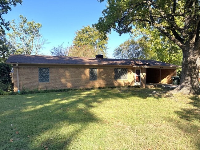 Building Photo - Freshly Updated & Ready For You!