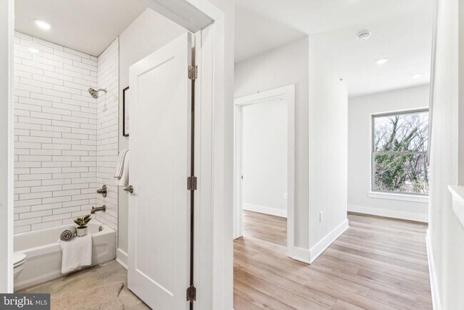 Building Photo - 3205 N 35th St