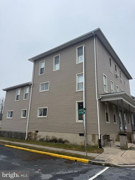 Building Photo - 100 S Park St