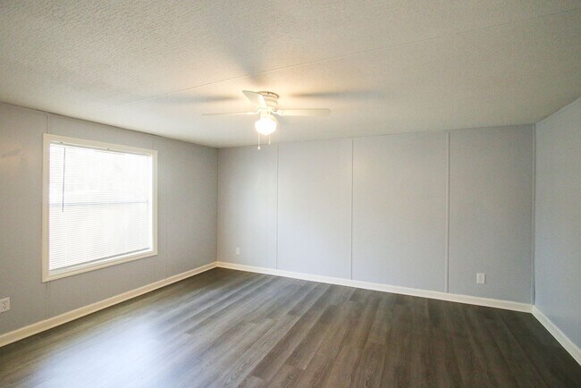Building Photo - 351 Green Oaks Ct