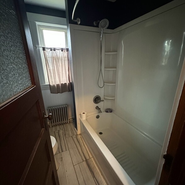 Bathroom - 18 Harris St