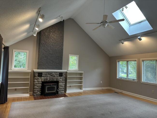 Building Photo - 135 Oregon Rd