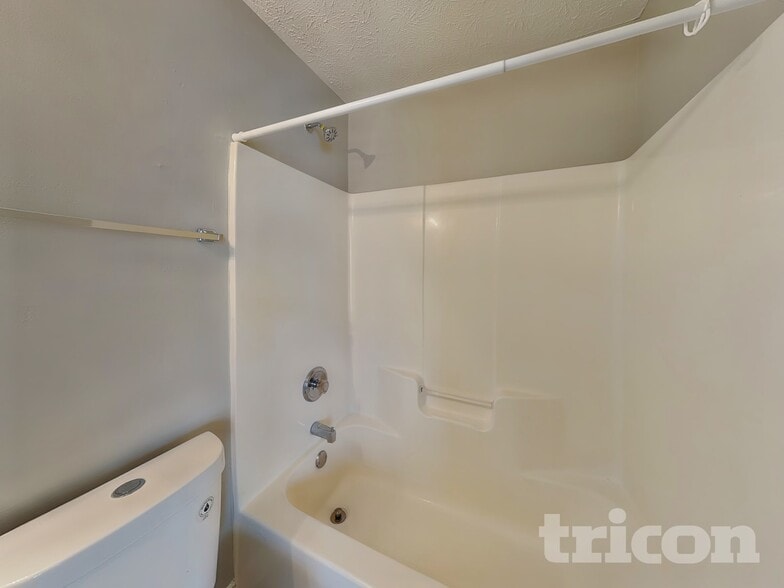 Building Photo - 34 Inverness Trce