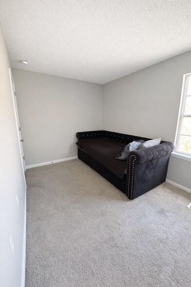 Building Photo - Room in Townhome on Lex Dr