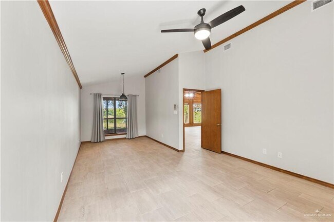 Building Photo - 29 Rio Grande Dr