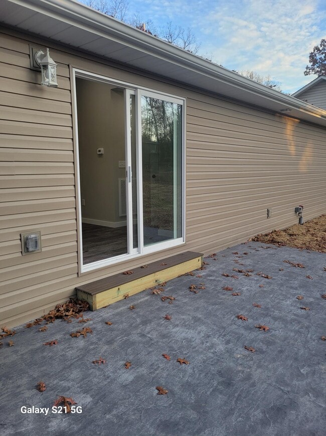 Building Photo - 6036 Seneca Trail