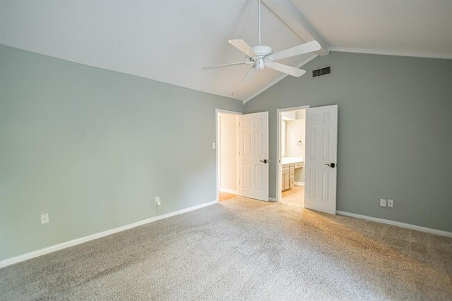 Building Photo - 19 Lancelot Ln