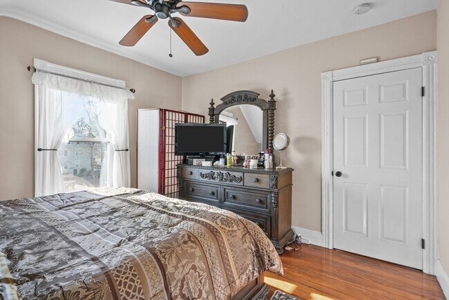 Building Photo - 42 Pleasant St