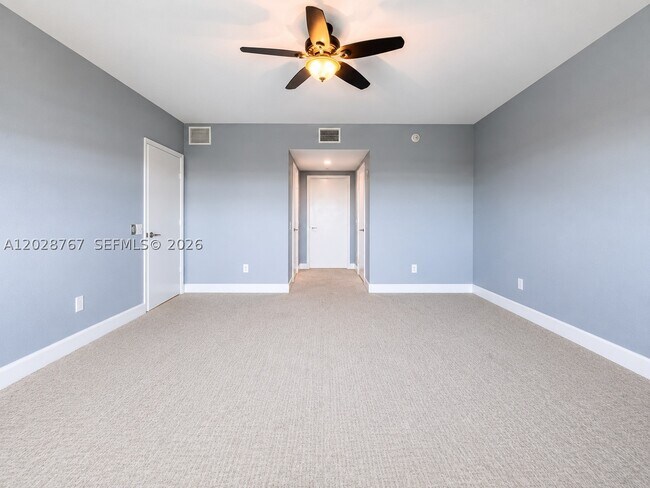 Building Photo - 14951 Royal Oaks Ln