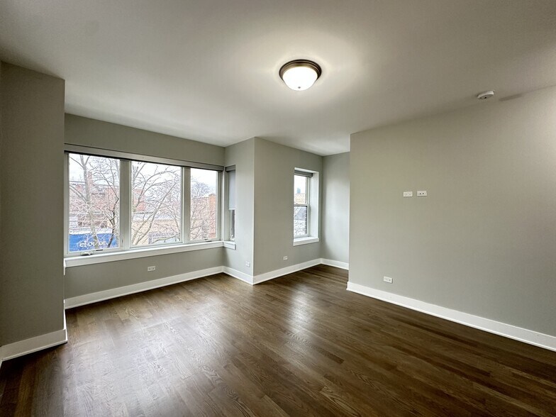 Building Photo - 1921 W 21st St