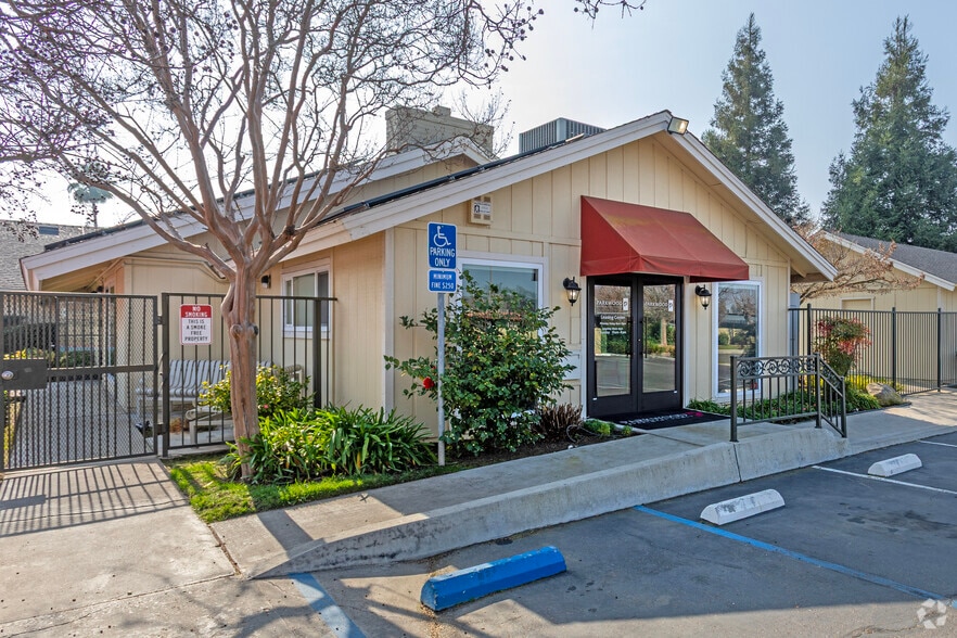 Leasing Office - Parkwood Apartments