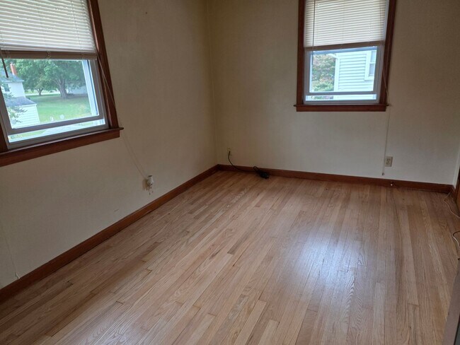 Building Photo - 518-520 Sloan Ave