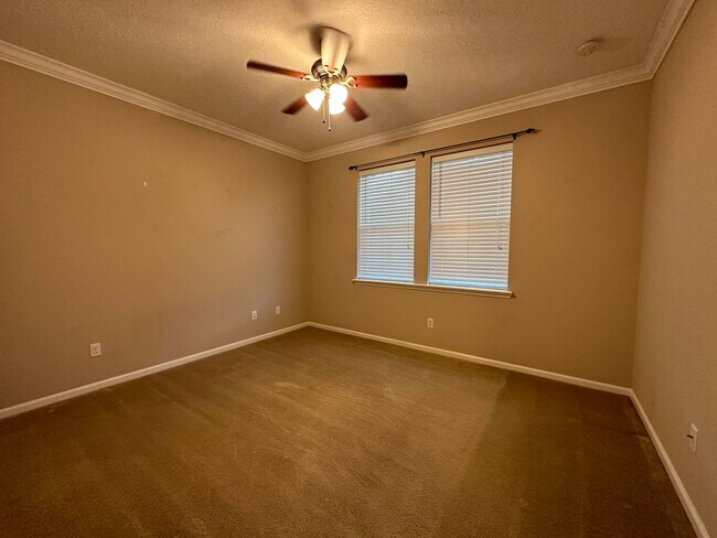 Building Photo - Adorable Home in Prime Location!