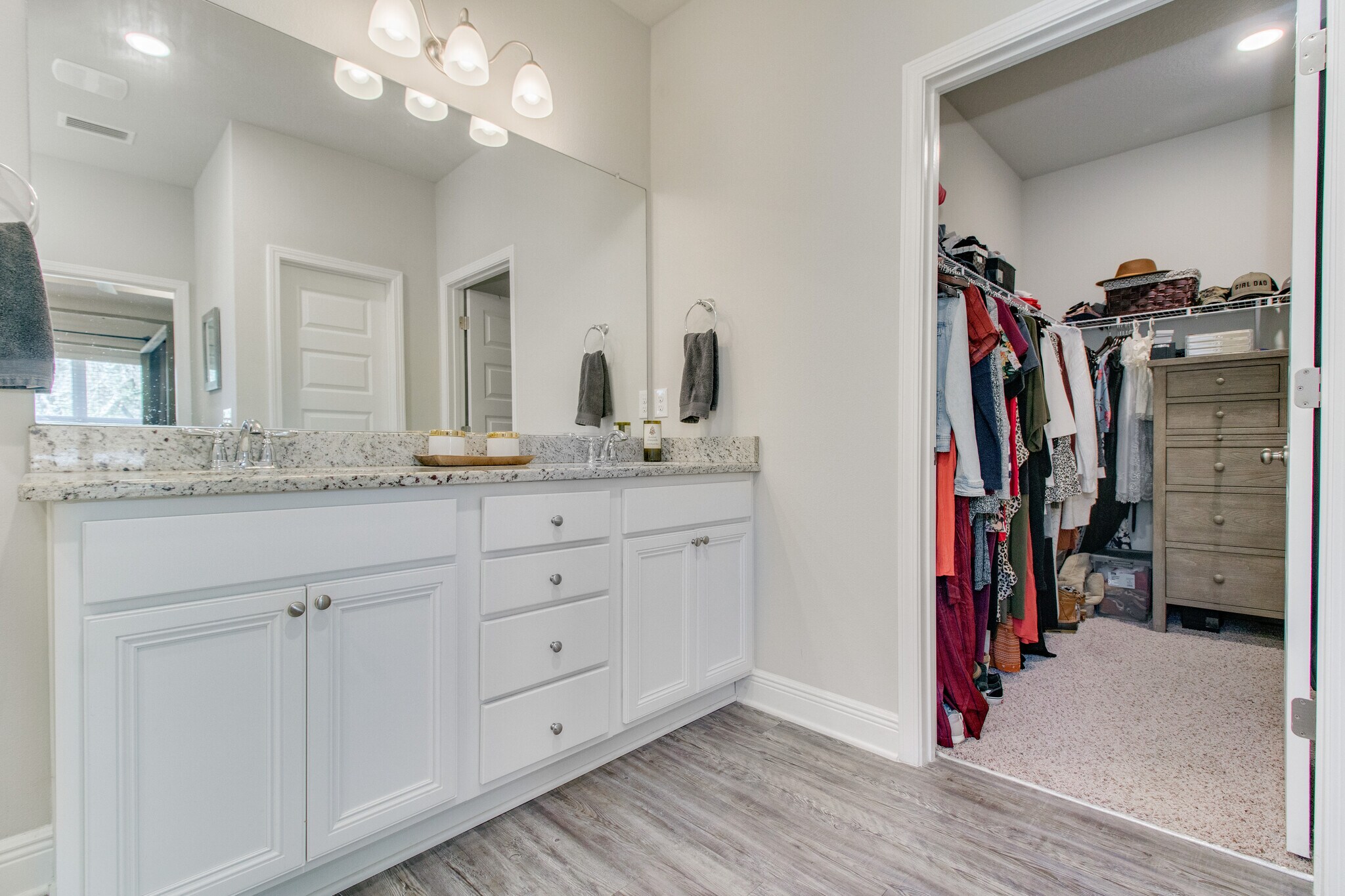 Walk in master closet - 3618 Hawks Landing Cir