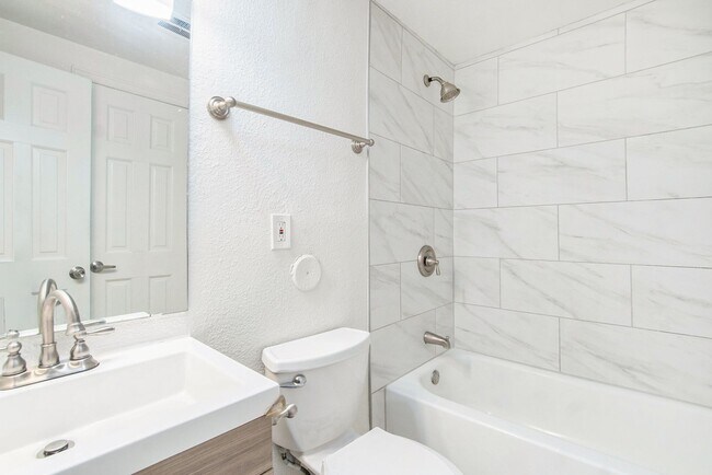 Building Photo - Beautiful 1 Bed, 1 Bath Condo on Speer- Cherry Creek Area